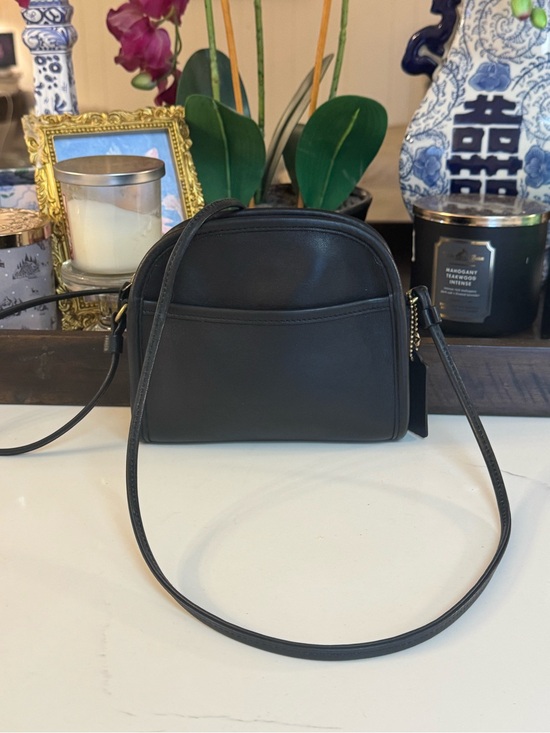 Coach Handbags - 🖤 COACH VINTAGE BLACK TAN LEATHER ABBIE # 9017 🖤🖤